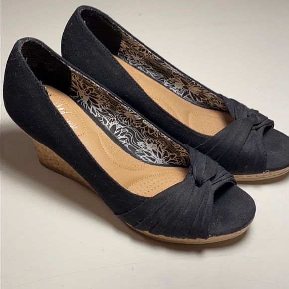 dexflex comfort Shoes - Dex-flex Comfort Wedges in Black!